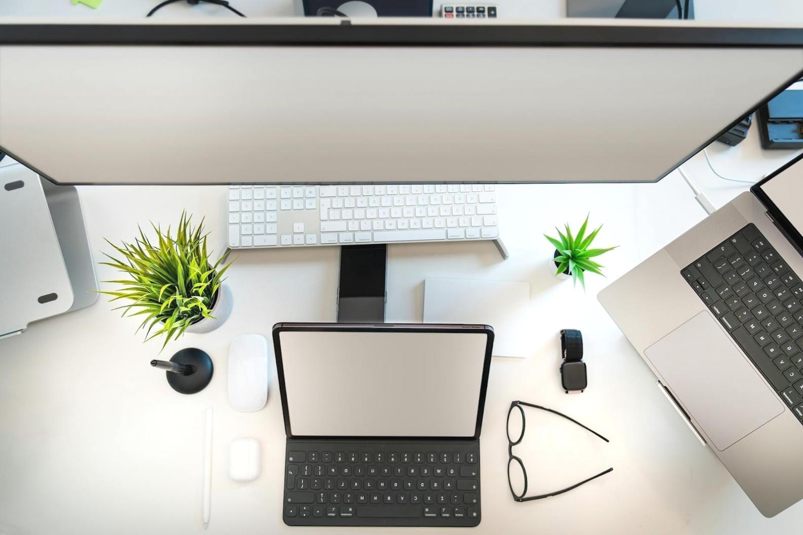 SEO-Kurs Teilnehmerinnen beim gemeinsamen Arbeiten